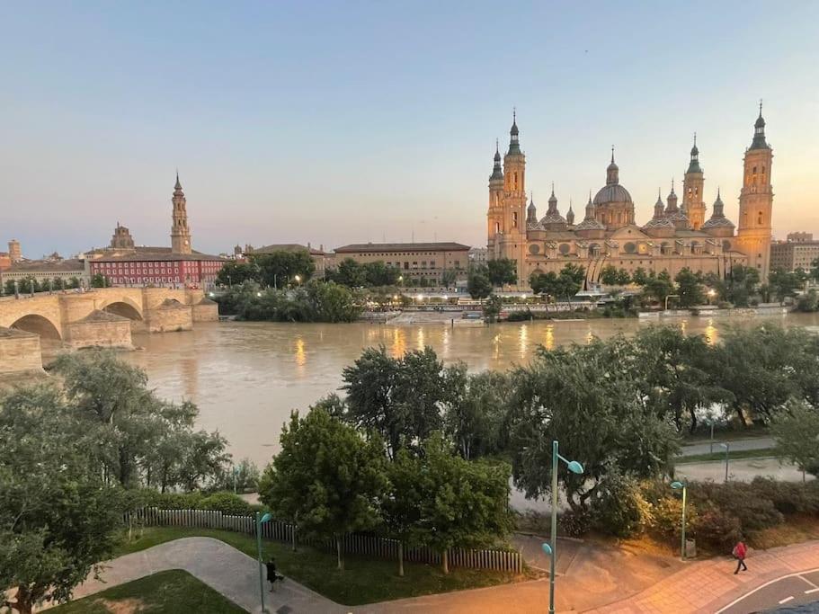 Apartamento Con Vistas Al Pilar Con Aparcamiento Privado Zaragoza Exterior photo