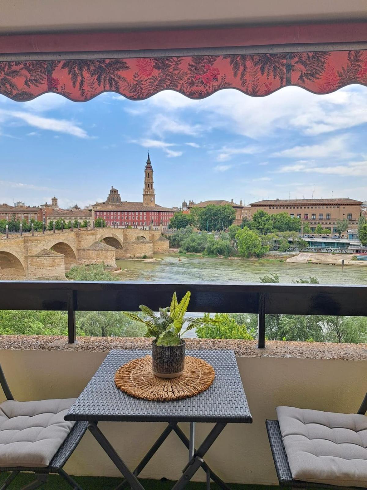 Apartamento Con Vistas Al Pilar Con Aparcamiento Privado Zaragoza Exterior photo